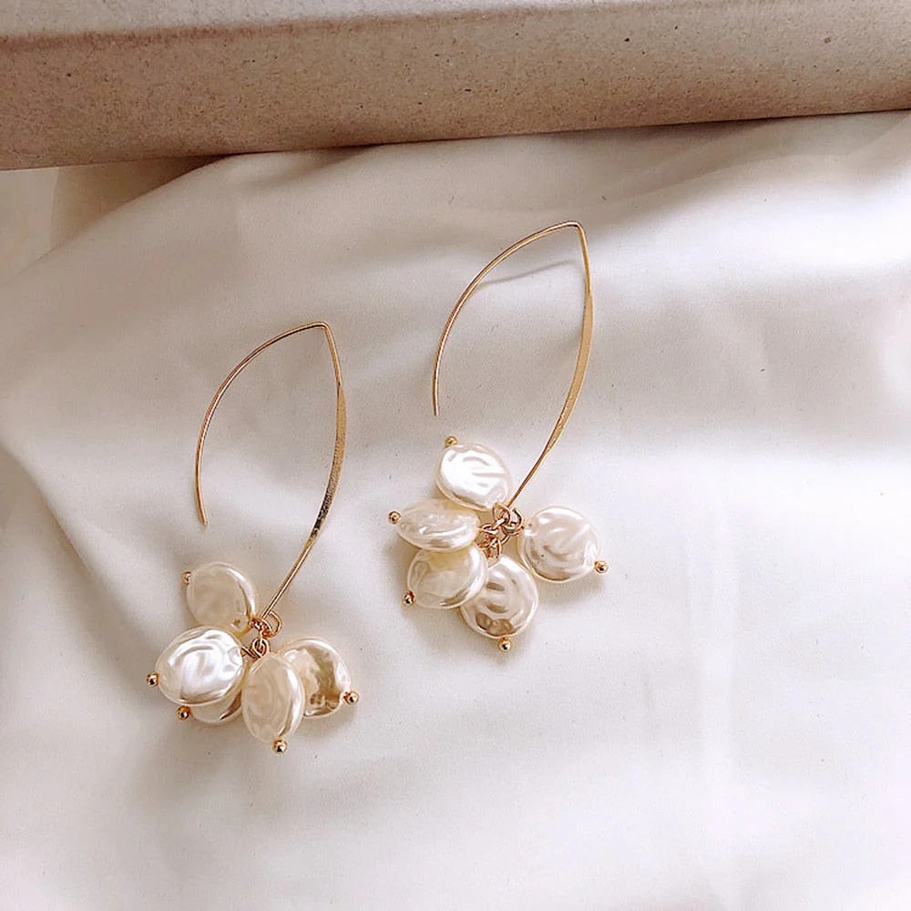 Elegant Earrings with Pearls and Crystals - Image 2