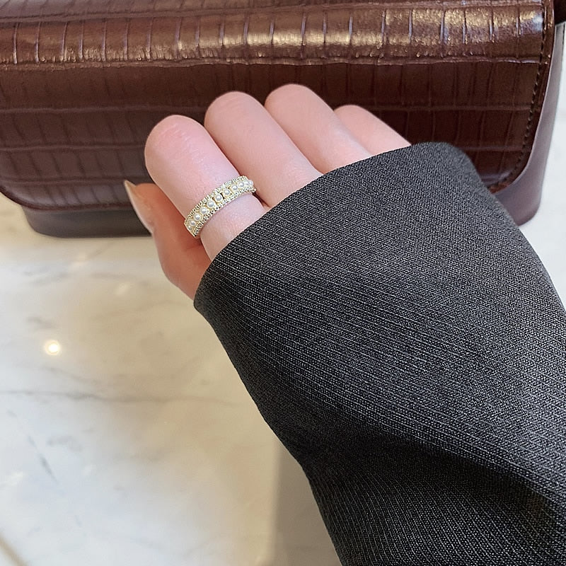 Luxury Gold and Pearl Ring - Image 4