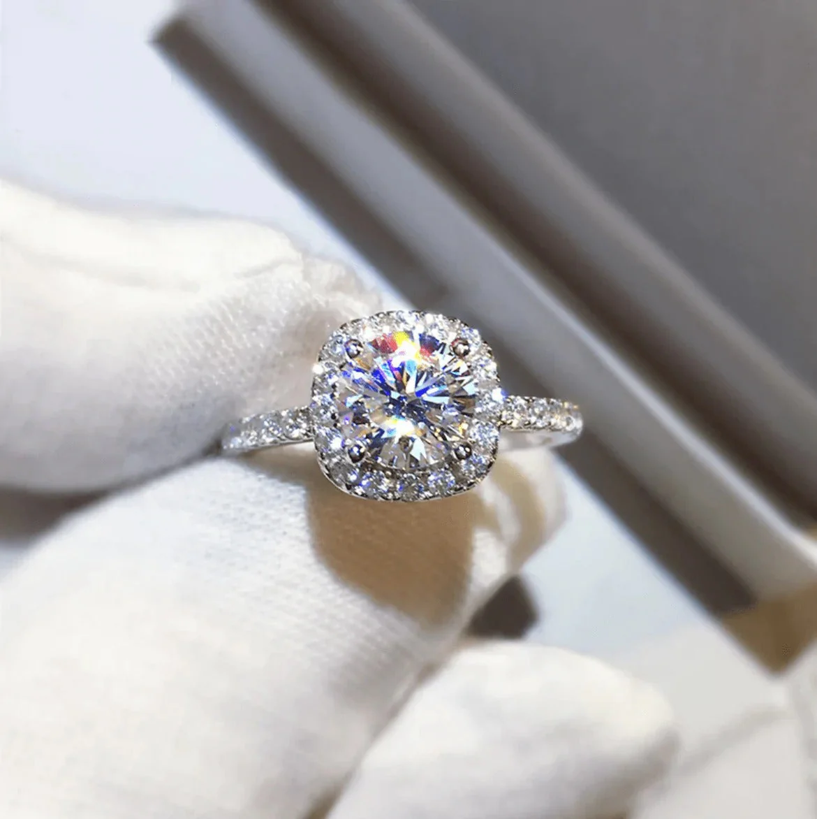 Oleana Shiny Band Ring