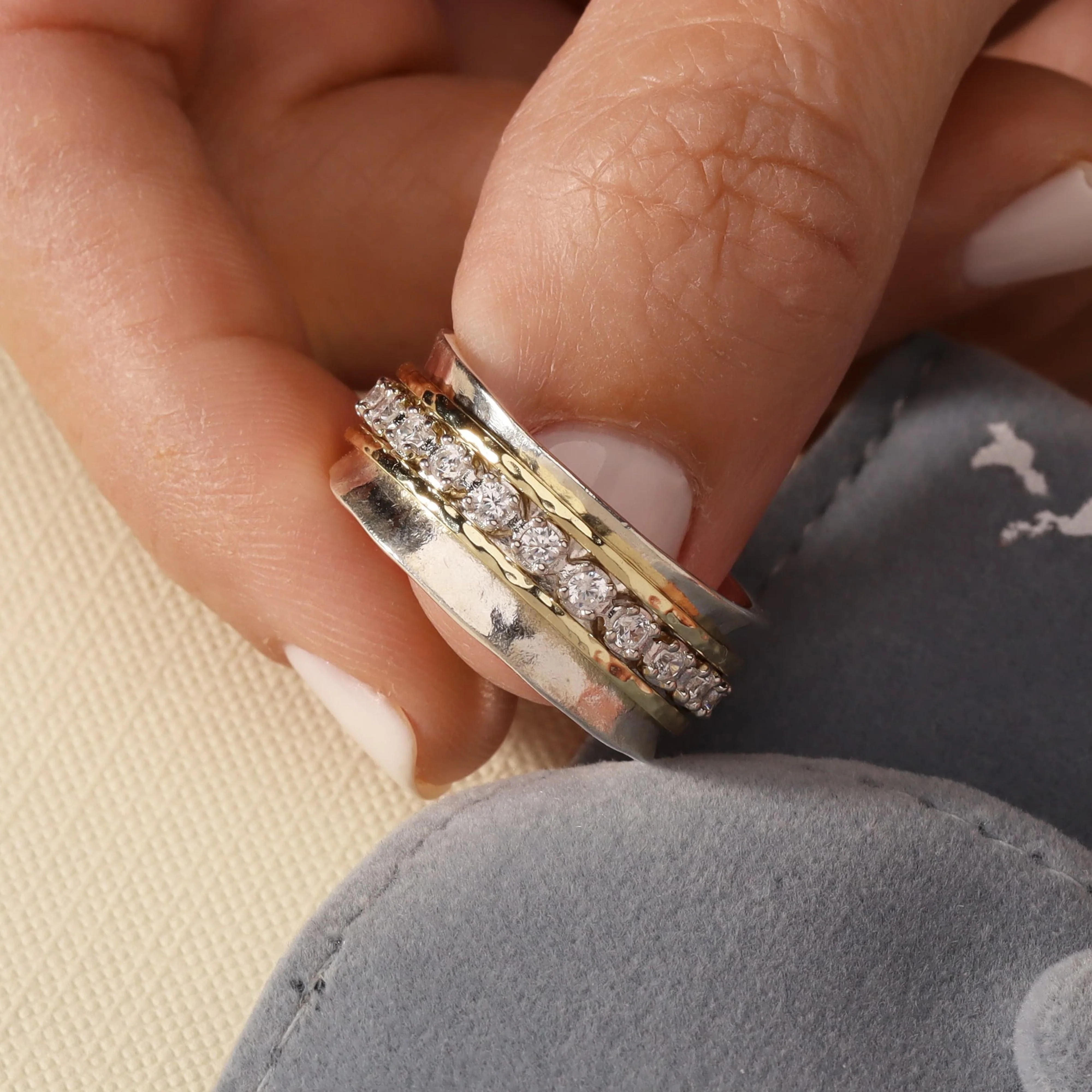 Olivia Spinner Ring - Image 4
