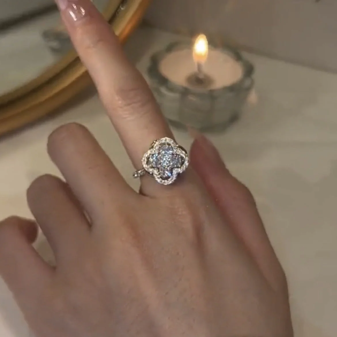 Rotating Clover Ring with Zirconia - Image 5