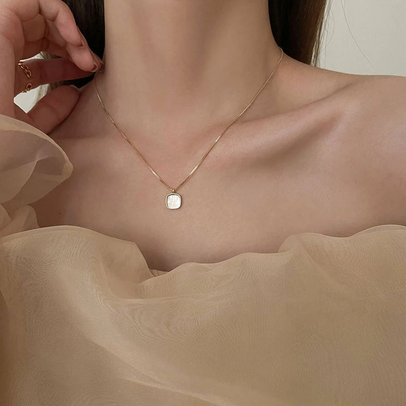 Sophie Gold Chain Pearl Necklace - Image 2