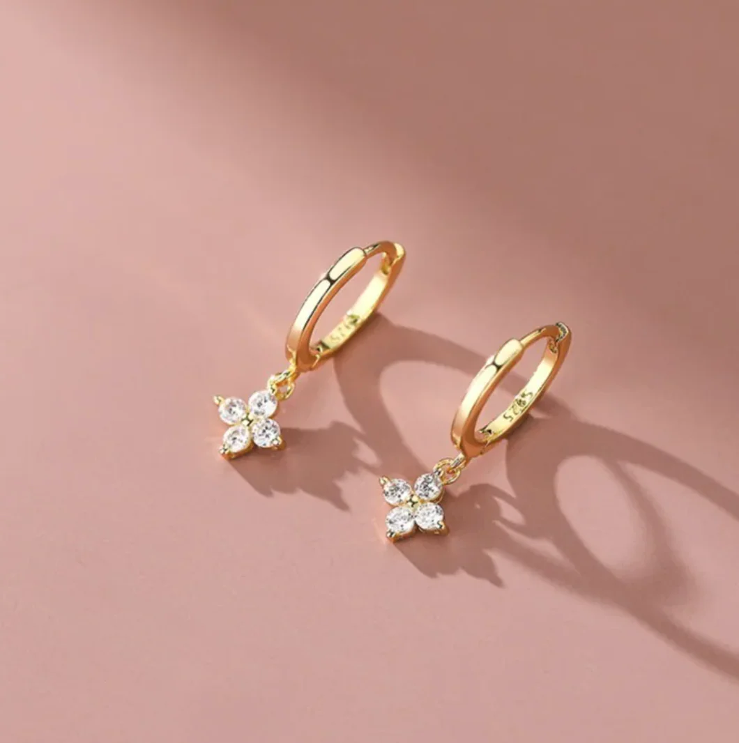 Very Small 18K Gold Daisy-Shaped Earrings with Strass