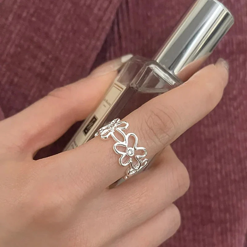 Vintage Adjustable 925 Silver Ring with Flowers - Image 2