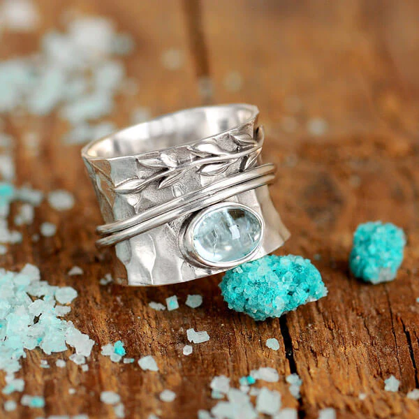 Vintage Silver Ring with Inlaid Crystal